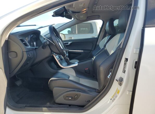 YV440MWK4H1026833 2017 VOLVO V60 Белый Вид салона спереди