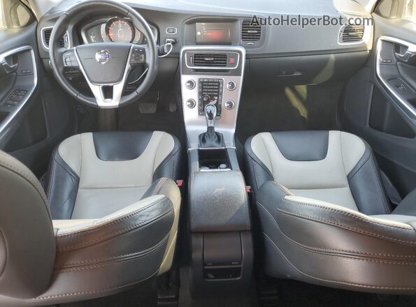 YV440MWK4H1026833 2017 VOLVO V60 Белый Вид панели приборов