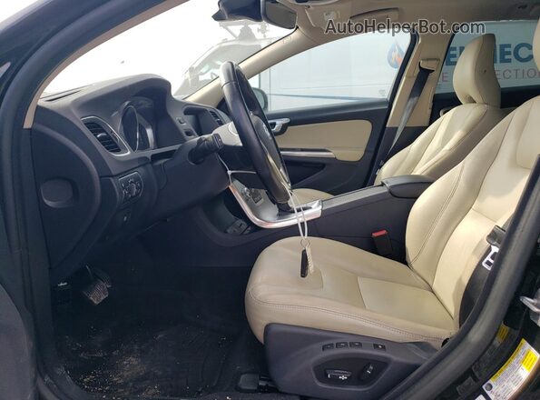 YV440MWK9H1040081 2017 VOLVO V60 Black 