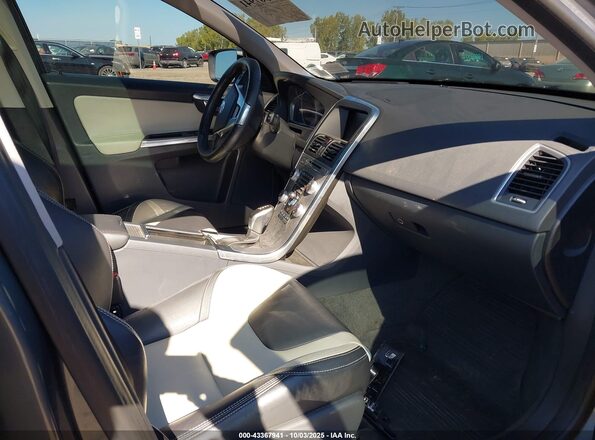 YV449MRR6H2013056 2017 VOLVO XC60 Gray 