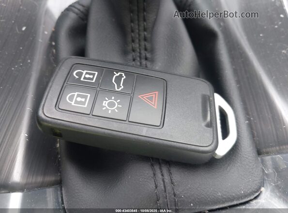YV4612RK4G2833108 2016 VOLVO XC60 Maroon Vista del salpicadero
