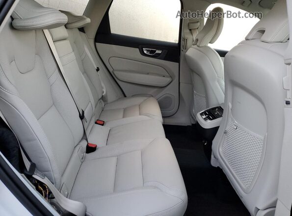 YV4A22RL6L1530637 2020 VOLVO XC60 White Սալոնի հետևի տեսք