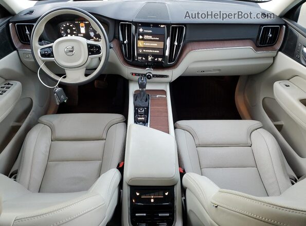 YV4A22RL6L1530637 2020 VOLVO XC60 White Առջևի վահանակի տեսք