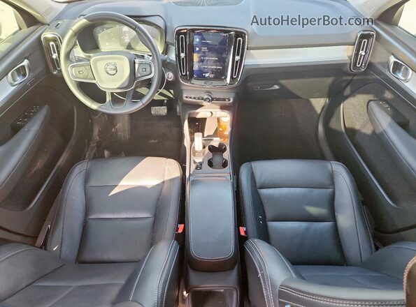 YV4AC2HK7L2232792 2020 VOLVO XC40 Gray Dashboard view