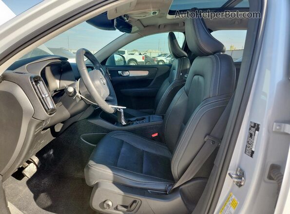 YV4AC2HK7L2232792 2020 VOLVO XC40 Gray Front interior view