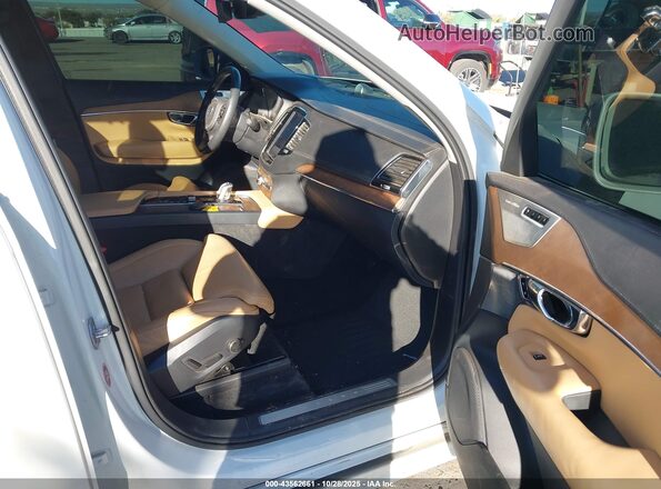 YV4BC0PL2G1071136 2016 VOLVO XC90 HYBRID White Front interior view
