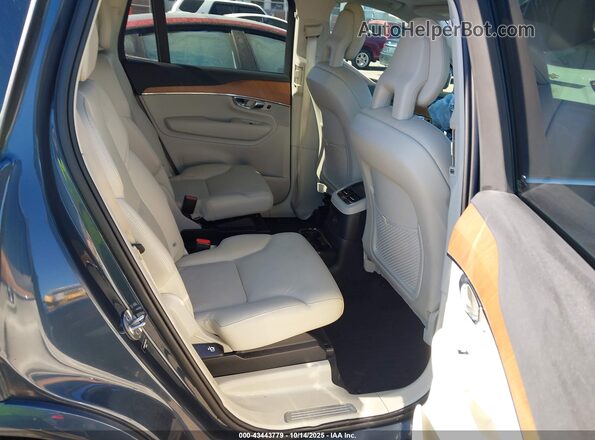 YV4BR00Z7N1821219 2022 VOLVO XC90 RECHARGE PLUG-IN HYBRID Blue Widok naklejki z numerem VIN