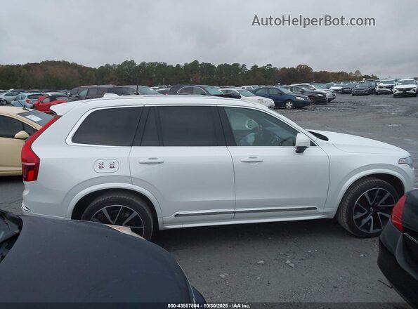 YV4BR0CZ1N1790674 2022 VOLVO XC90 RECHARGE PLUG-IN HYBRID White Vista interior trasera