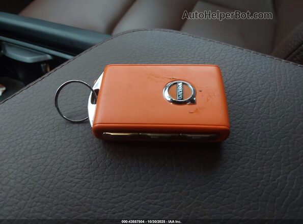 YV4BR0CZ1N1790674 2022 VOLVO XC90 RECHARGE PLUG-IN HYBRID White Vista del salpicadero