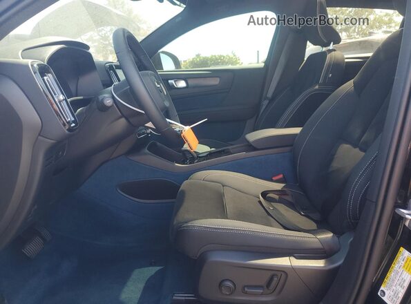 YV4ED3GL7P2035500 2023 VOLVO C40 Черный Вид салона спереди