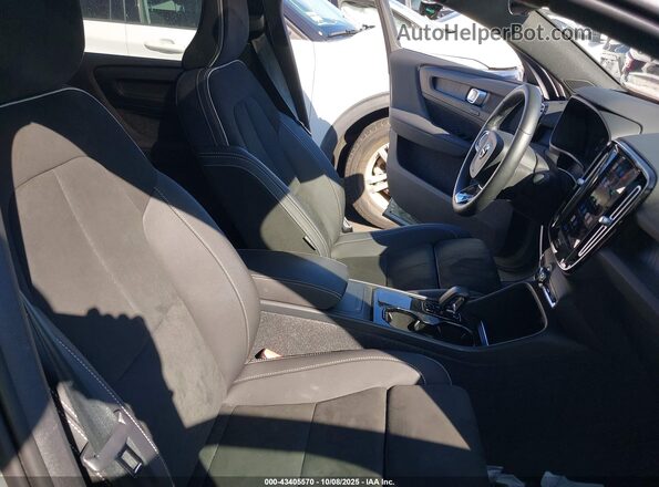 YV4ED3GLXP2044708 2023 VOLVO C40 RECHARGE PURE ELECTRIC Green Вид салону спереду