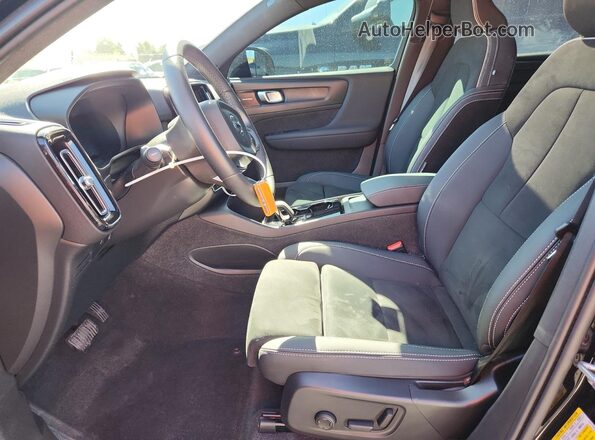 YV4ED3GM1P2055833 2023 VOLVO C40 Black Widok wnętrza z przodu