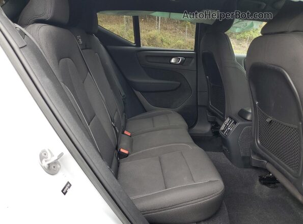 YV4ED3UAXN2774683 2022 VOLVO XC40 Gray Вид задньої частини салону