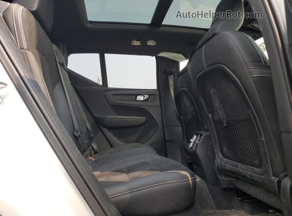 YV4ED3UBXN2745502 2022 VOLVO XC40 White 