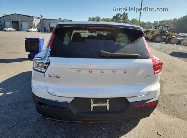 YV4ED3UL0P2107433 2023 VOLVO XC40 White Vista trasera