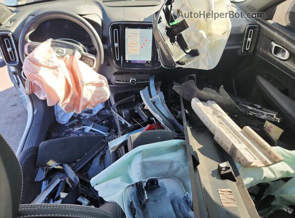 YV4ED3UL0P2107433 2023 VOLVO XC40 White Vista del salpicadero