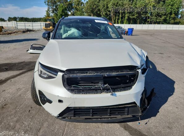 YV4ED3UL0P2107433 2023 VOLVO XC40 White Vista frontal