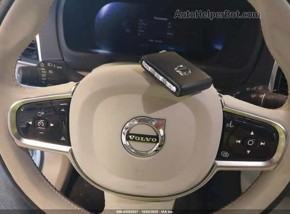 YV4H60CA1P1990793 2023 VOLVO XC90 RECHARGE PLUG-IN HYBRID White Vista del salpicadero