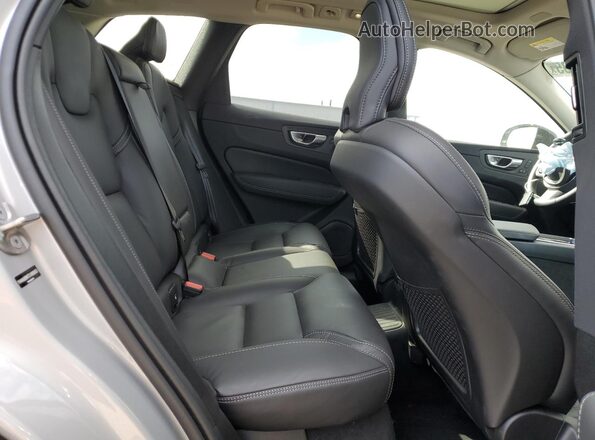 YV4H60RM7S1008033 2025 VOLVO XC60 Silver უკანა სალონის ხედი