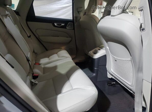 YV4H60RM9S1128531 2025 VOLVO XC60 Gray Vista interior trasera