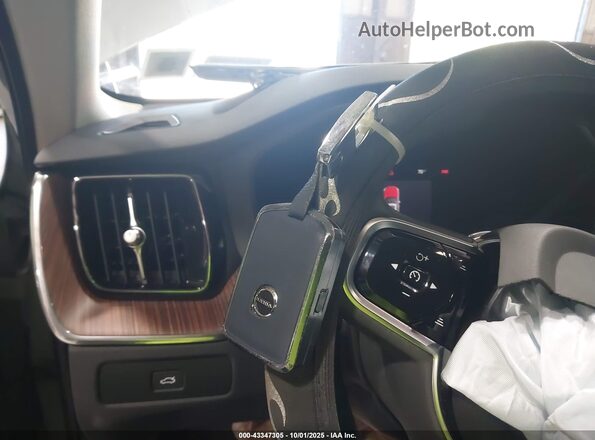 YV4L12RL2R1812925 2024 VOLVO XC60 Gray Առջևի վահանակի տեսք