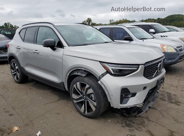 YV4L12UC6S2462352 2025 VOLVO XC40 Silver Front right