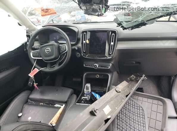 YV4L12UE0S2485658 2025 VOLVO XC40 Black Vista del salpicadero