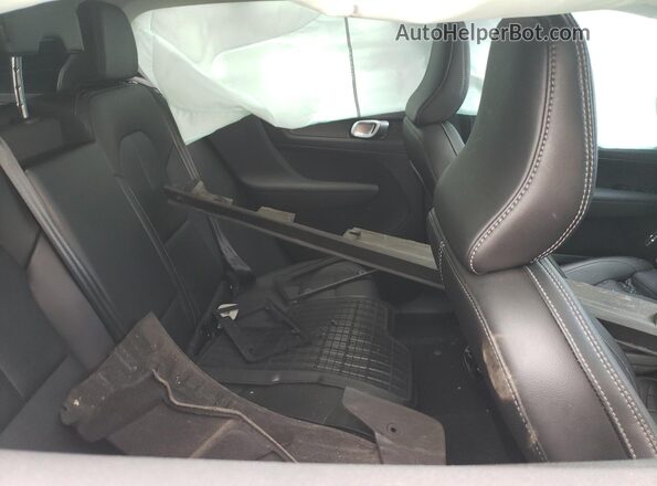YV4L12UE0S2485658 2025 VOLVO XC40 Black Vista de los asientos traseros