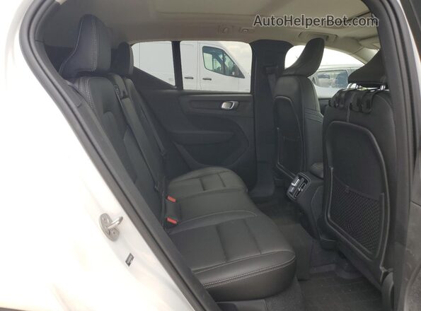 YV4L12UE1R2372943 2024 VOLVO XC40 White Rear seats view