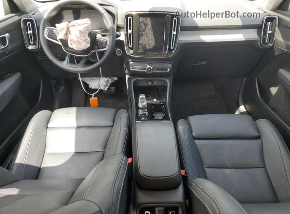 YV4L12UE1R2372943 2024 VOLVO XC40 White Dashboard view