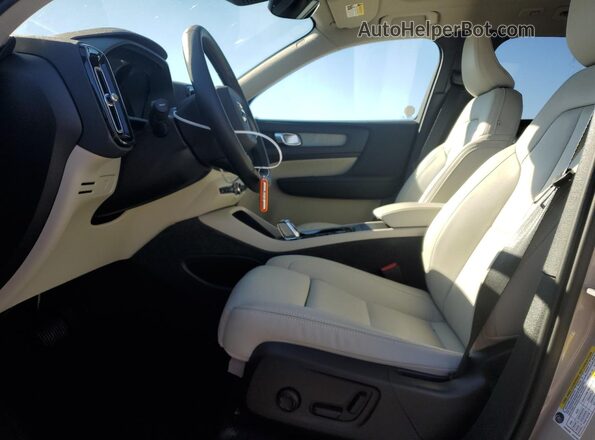 YV4L12UEXS2458421 2025 VOLVO XC40 Кремовый Вид салона спереди