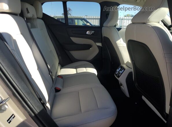 YV4L12UEXS2458421 2025 VOLVO XC40 Кремовый Вид задней части салона