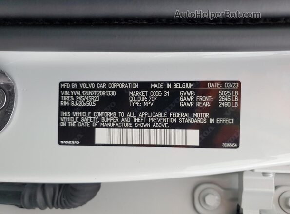 YV4L12UN7P2081330 2023 VOLVO XC40 White 
