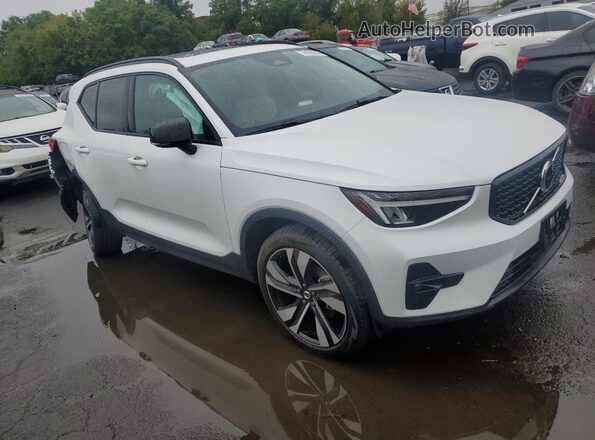 YV4L12UW2P2020802 2023 VOLVO XC40 White 