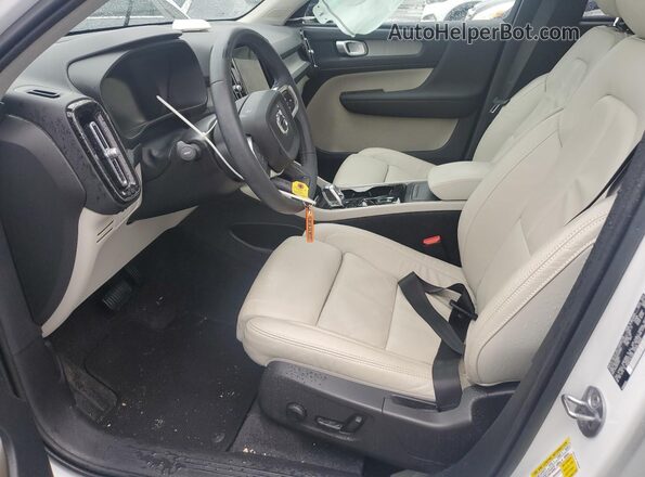 YV4L12UW2P2020802 2023 VOLVO XC40 White 