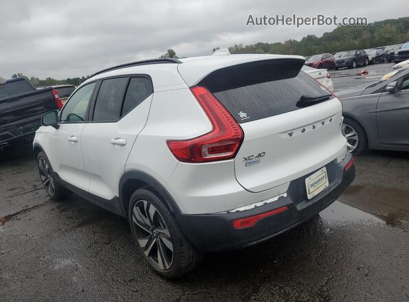 YV4L12UW2P2020802 2023 VOLVO XC40 White 