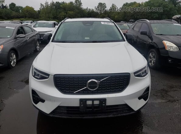 YV4L12UW2P2020802 2023 VOLVO XC40 White 