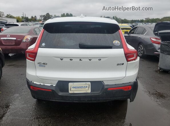 YV4L12UW2P2020802 2023 VOLVO XC40 White 