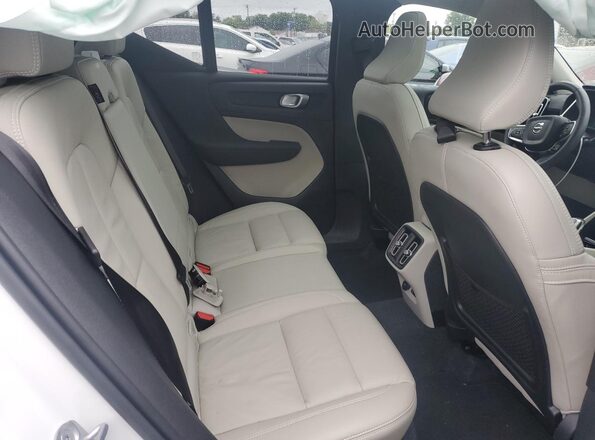 YV4L12UW2P2020802 2023 VOLVO XC40 White 