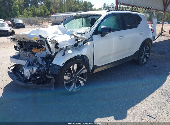 YV4L12UX3P2102255 2023 VOLVO XC40 White 