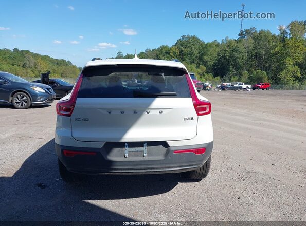YV4L12UX3P2102255 2023 VOLVO XC40 White 