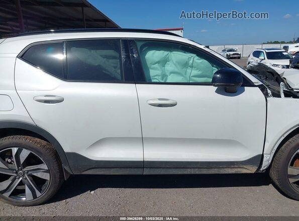 YV4L12UX3P2102255 2023 VOLVO XC40 White 