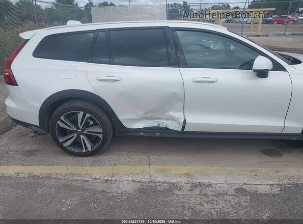 YV4L12WK4S2149840 2025 VOLVO V60 CROSS COUNTRY White Դիմացի տեսք