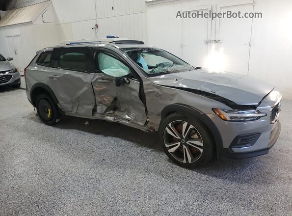YV4L12WK5S2148051 2025 VOLVO V60 Gray Delantero derecho