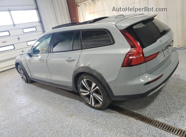 YV4L12WK5S2148051 2025 VOLVO V60 Gray Trasero izquierdo