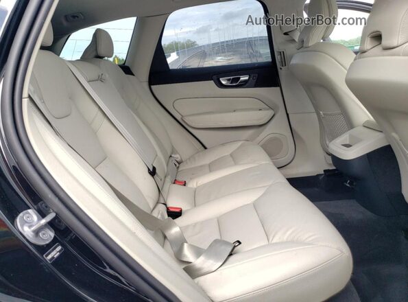 YV4M12RC6S1102324 2025 VOLVO XC60 Black Սալոնի հետևի տեսք