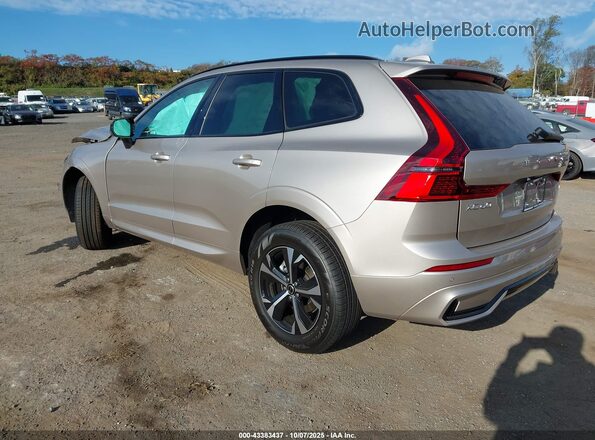 YV4M12RJ3T1341667 2026 VOLVO XC60 Желто-коричневый Задняя левая четверть
