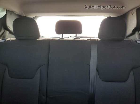 ZACNJAAB3LPL19087 2020 JEEP RENEGADE Silver Vista de los asientos traseros