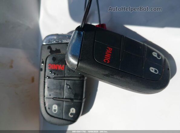ZACNJABB0LPL43121 2020 JEEP RENEGADE Silver Widok deski rozdzielczej