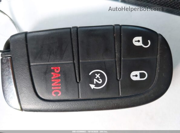 ZACNJBBB0KPJ97632 2019 JEEP RENEGADE White Widok deski rozdzielczej